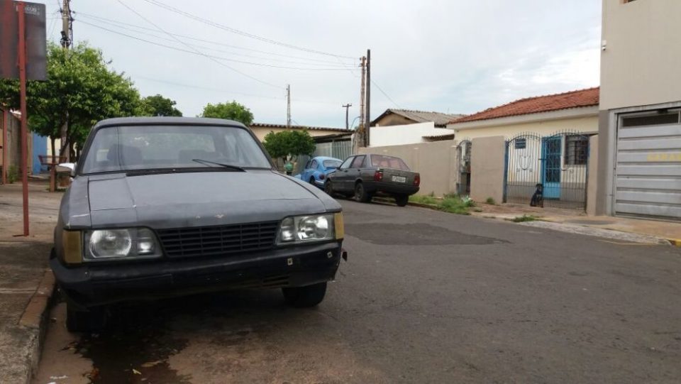 Emdurb notifica proprietários para retirar veículos abandonados