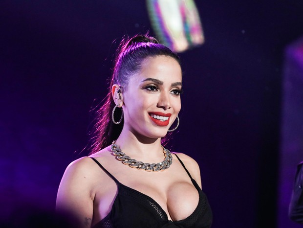 Anitta usa ‘desafio dos 10 anos’ em protesto contra aquecimento global