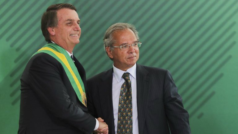 Bolsonaro diz que ministro Paulo Guedes anuncia hoje redução do IR