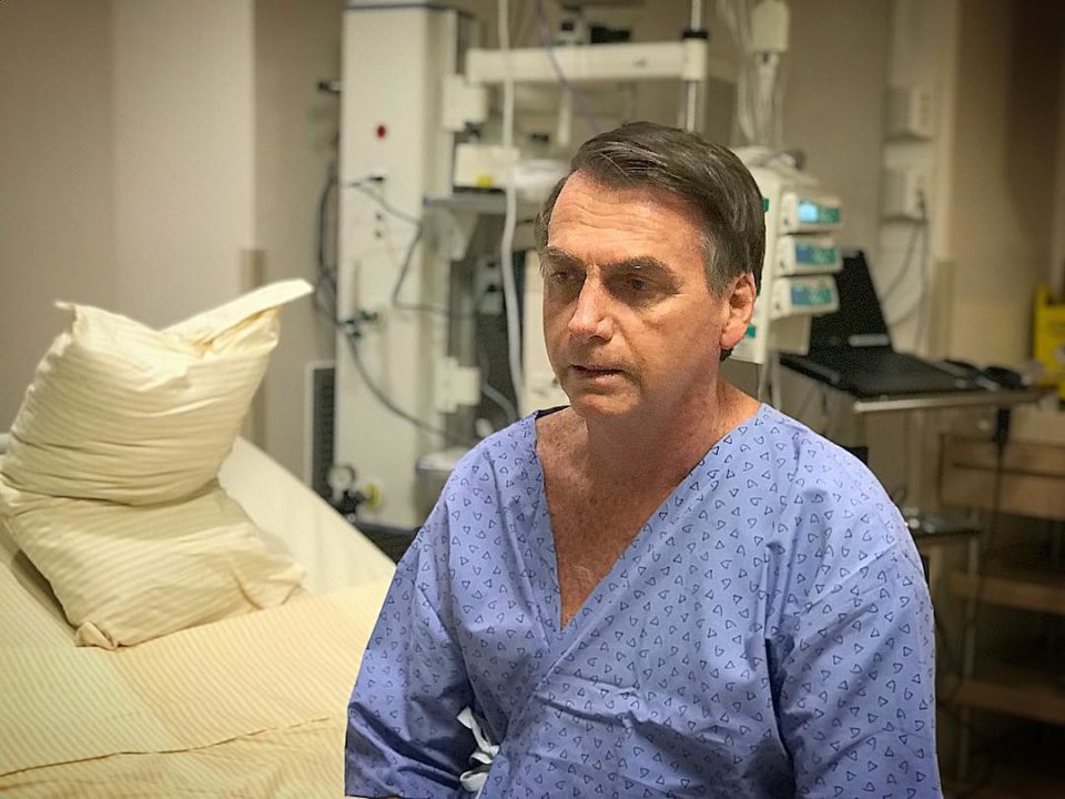 Bolsonaro se recupera de cirurgia e deve ter alta em 10 dias