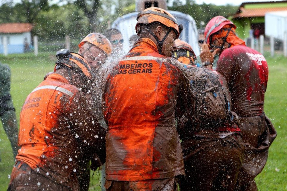 No 4º dia de buscas, 280 bombeiros atuam em Brumadinho