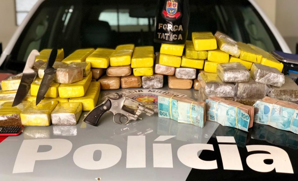 Polícia prende trio com 40 quilos de maconha e R$ 23 mil em Marília