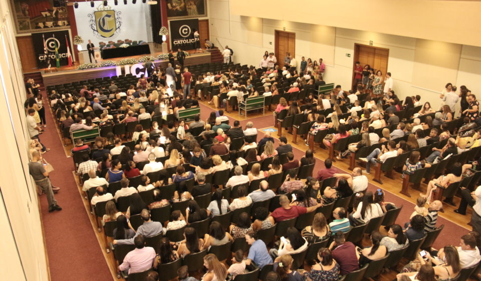 Faculdade Católica Paulista forma mais cinco turmas em Marília