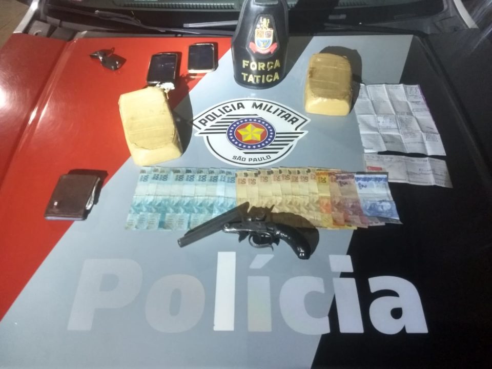 PM prende dois e intercepta carga de crack avaliada em R$ 40 mil na zona Sul