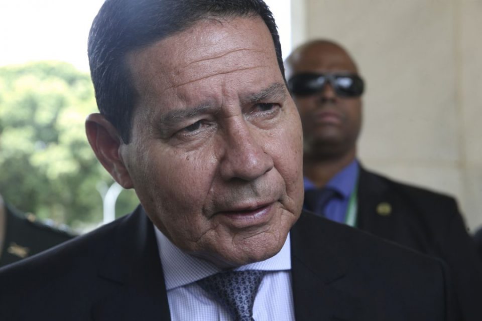 Mourão: Tem que apurar e punir, punir mesmo