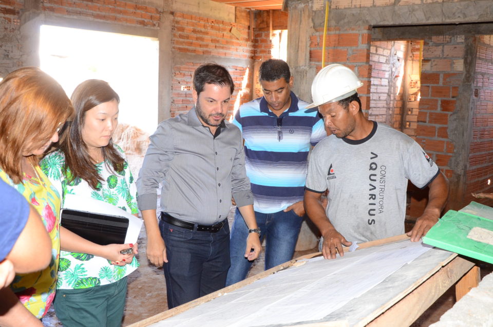 Secretário da Saúde visita construção da USF Maracá