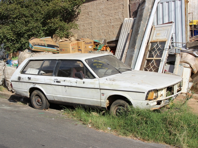 Decreto regulamenta Lei para a remoção de carros abandonados