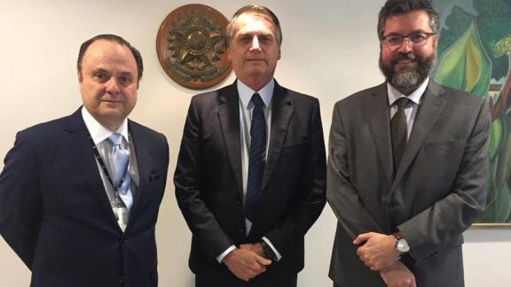 Equipe de Bolsonaro avalia renda mínima para capitalização