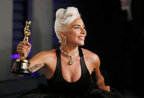 Lady Gaga é a primeira artista musical a vencer 5 premiações