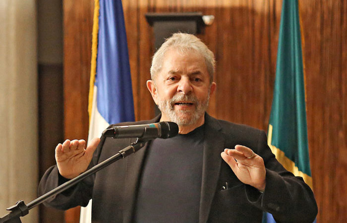 Lula diz à PF que não incitou ninguém a invadir triplex do Guarujá