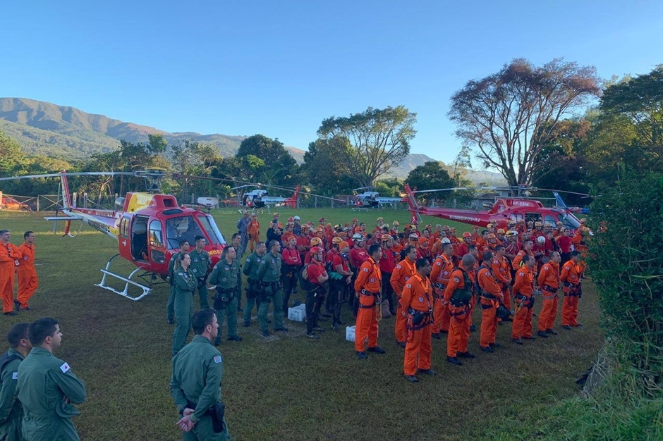 Bombeiros irão lançar flores sobre Brumadinho em homenagem