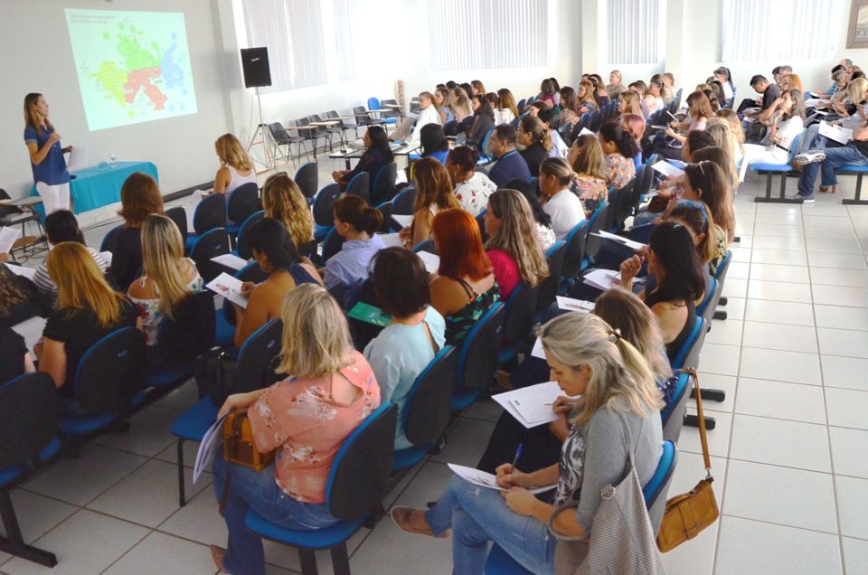 Saúde reúne dentistas e auxiliares