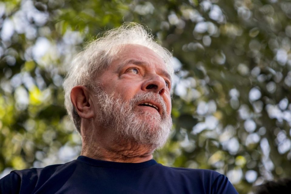 Nova sentença reforça debate sobre prisão domiciliar de Lula