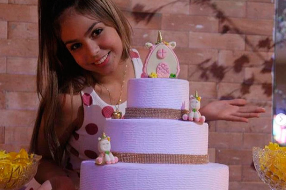 MC Melody tenta abandonar imagem erotizada e aparece com visual infantil