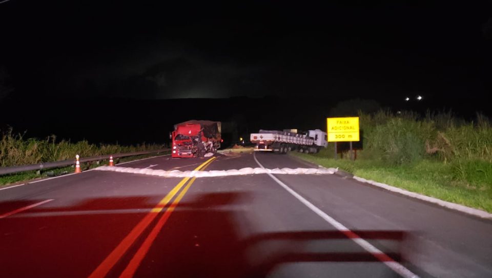 Rodovia SP-333 é parcialmente liberada após morte em acidente