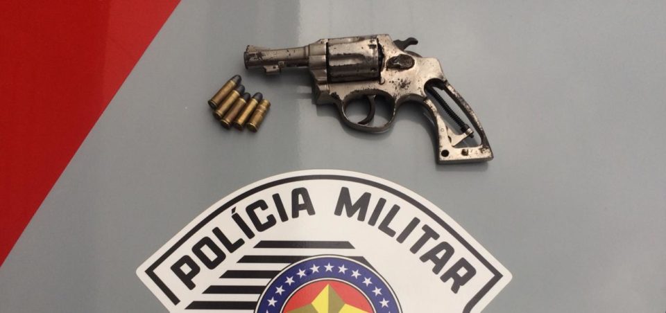 Polícia prende pintor com arma de fogo e munição na zona Norte