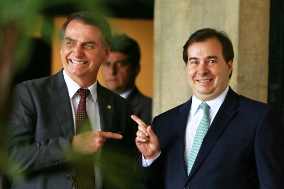 Bolsonaro parabeniza Maia por eleição da Câmara