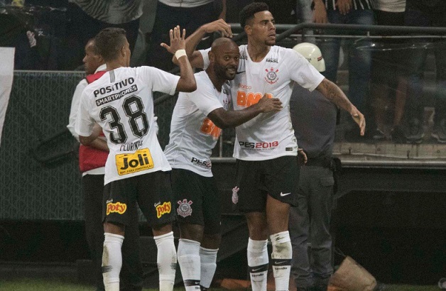Corinthians leva susto, mas vira sobre o Avenida pela Copa do Brasil