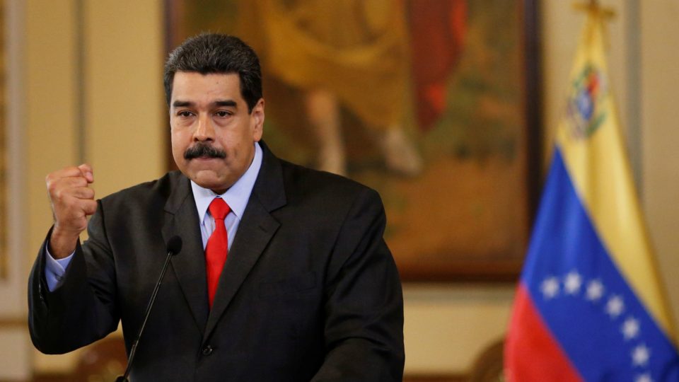 Nicolás Maduro manda fechar fronteira com o Brasil