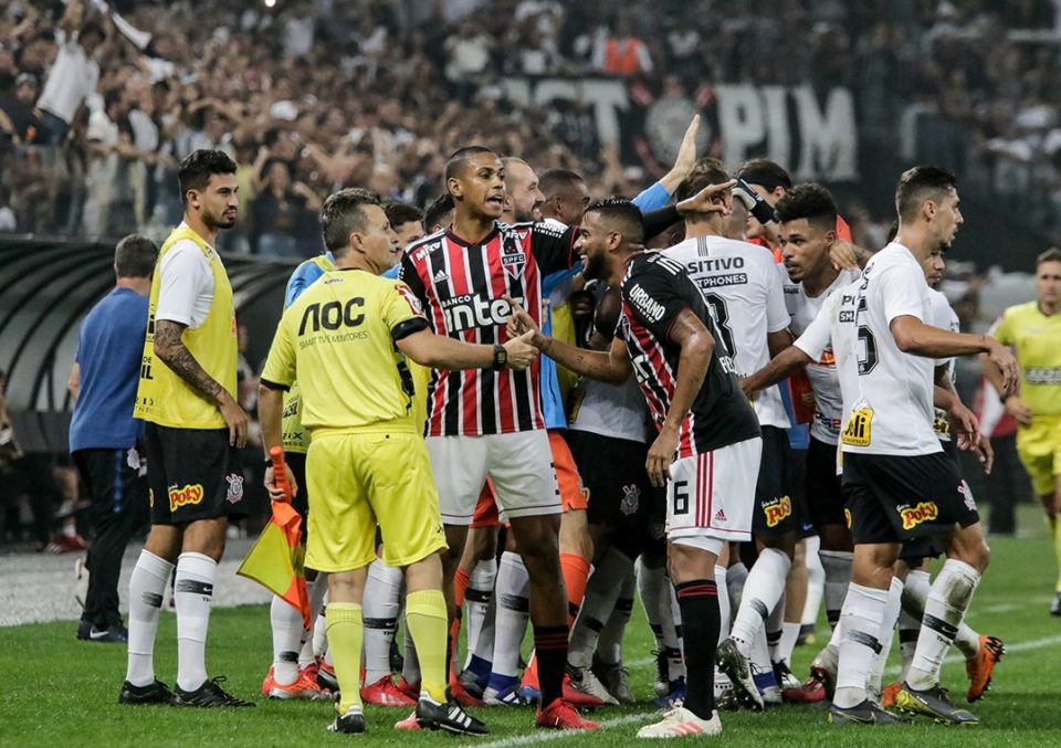 FPF admite erros de árbitro em Corinthians x São Paulo
