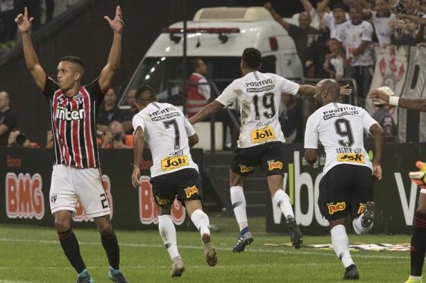 Corinthians ganha por 2 a 1 e se mantém invicto contra o São Paulo