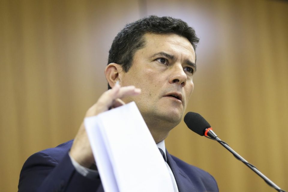 Sob pressão, Moro muda pacote anticrime