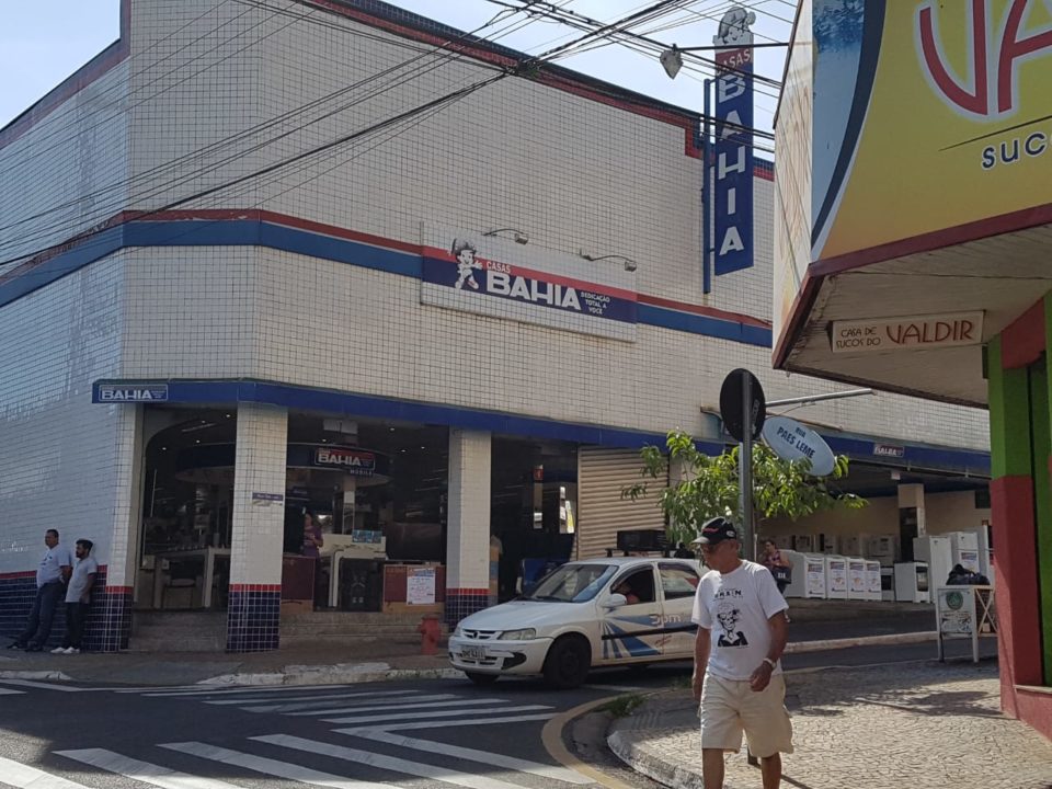 Criminosos invadem Casas Bahia e fazem ‘limpa’ no centro