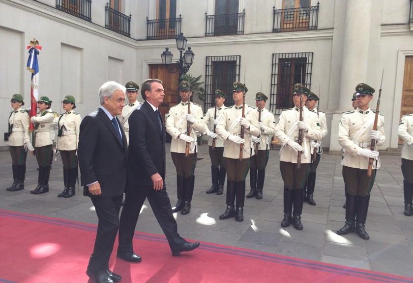 Bolsonaro chega ao Palácio presidencial chileno para encontro com Piñera