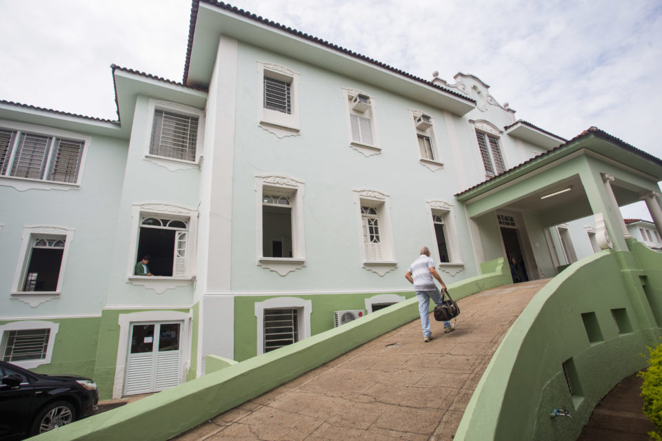 Aposentado sofre queda, não resiste e morre em Marília