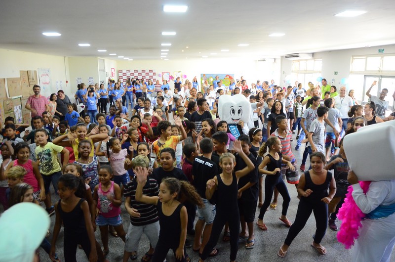 ‘Sorria Marília’ ensina prevenção com teatro, exposição e expressão