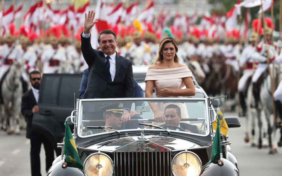 Bolsonaro pede troca de carros oficiais