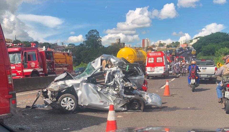 Grave acidente na Rodovia do Contorno deixa quatro feridos