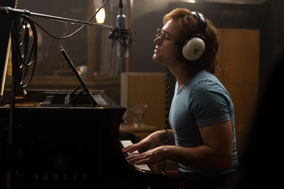 ‘Rocketman’: Diretor de filme sobre Elton John garante cenas LGBT