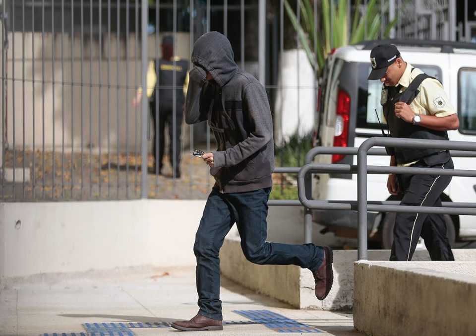 Polícia diz que 3º suspeito de massacre em escola é mentor intelectual