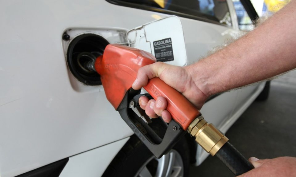 Gasolina fica mais cara após reajustes em sequência