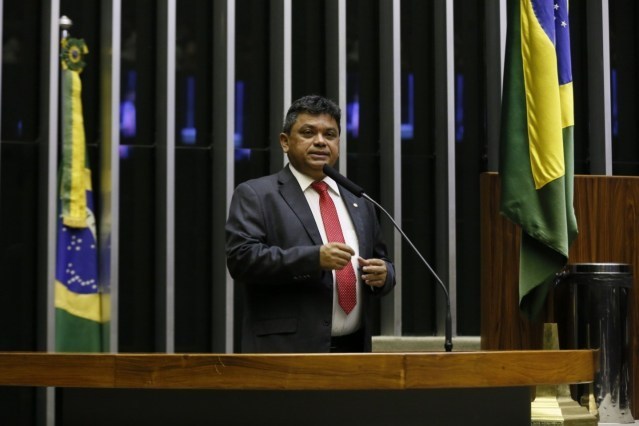 Projeto criminaliza apologia à ditadura