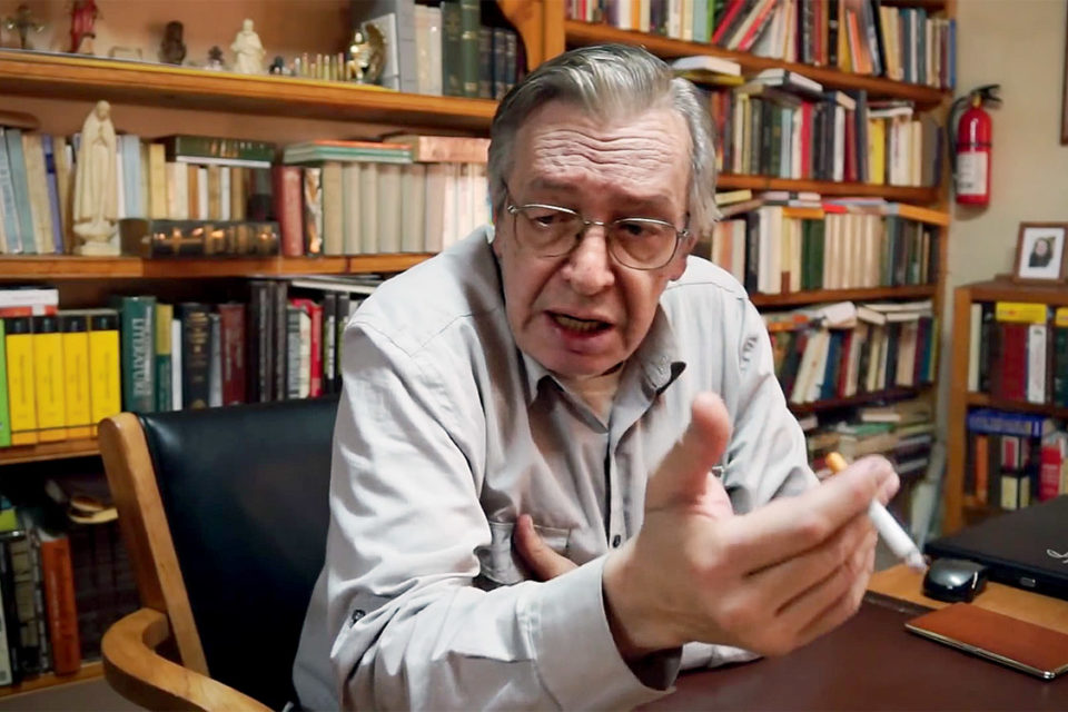 Olavo de Carvalho pede que seus alunos deixem Bolsonaro