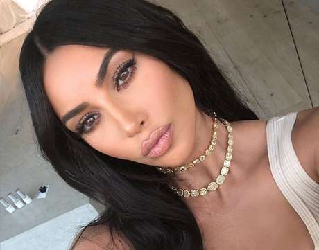 Kim Kardashian faz chá de bebê com produtos à base de canabidiol