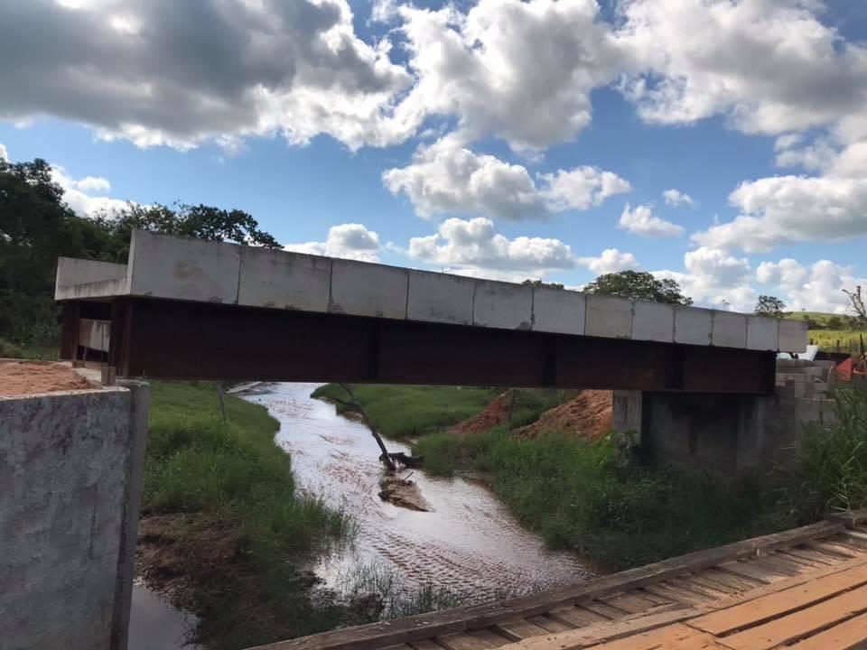 Marília e Echaporã instalam ponte no Córrego da Fanchona