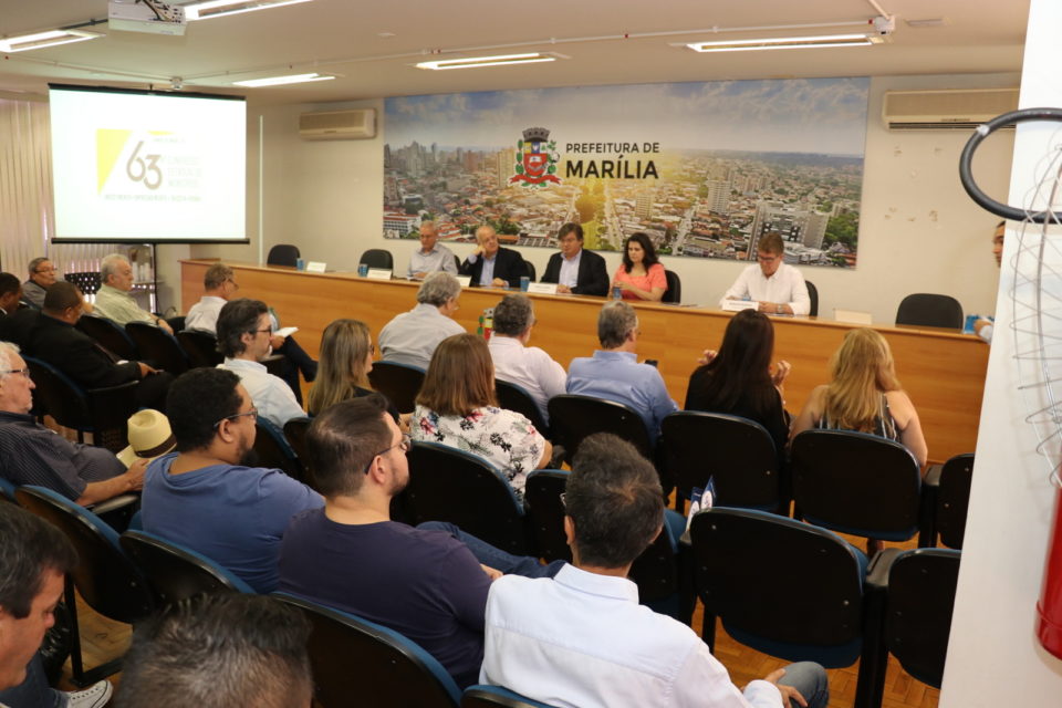 Prefeitos da região participam de reunião em Marília