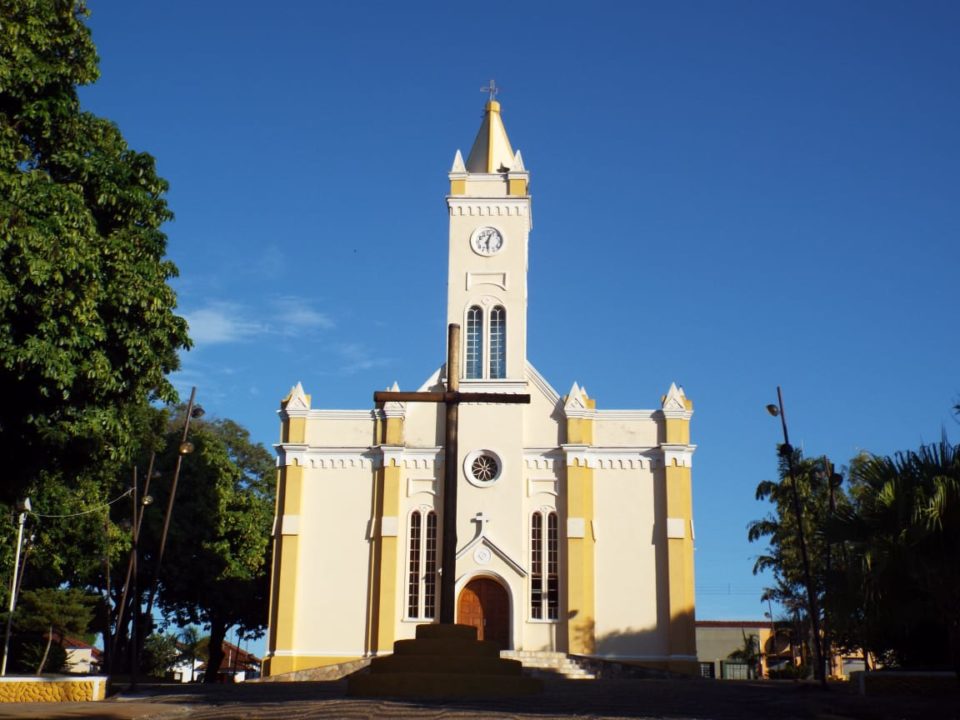 Padre da região é flagrado em conversas eróticas com jovem