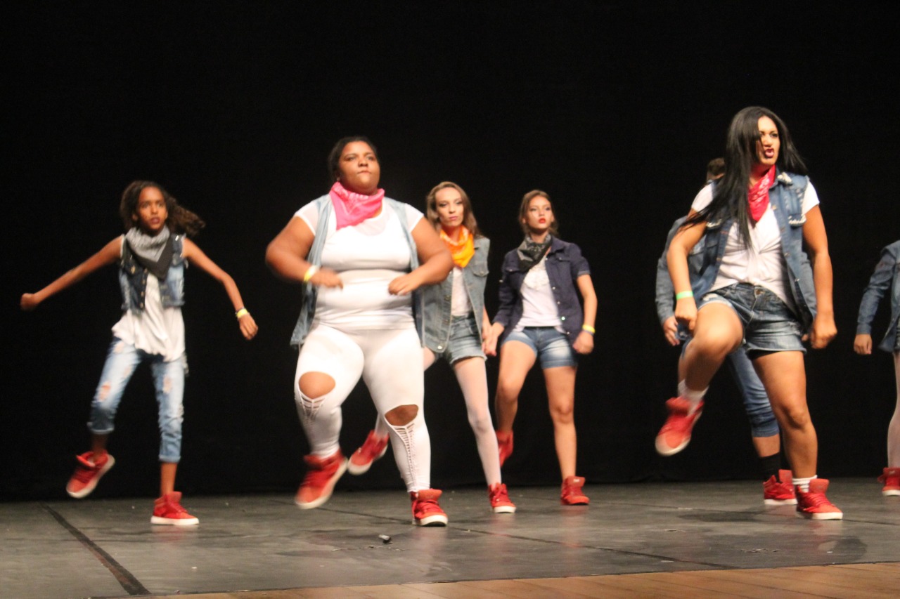 Festival Livre de Dança acontece neste domingo no Teatro • Marília Notícia