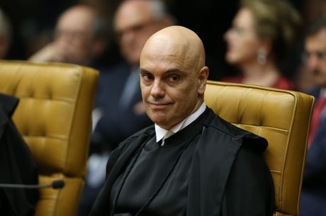 Moraes ordena PF a fazer buscas em alvos do inquérito de fake news