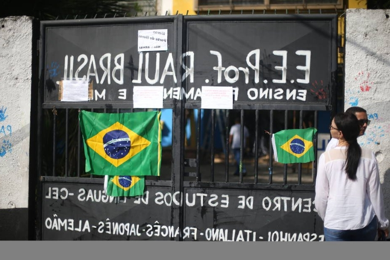 Após 21 dias, mães ainda fazem vigília em escola de Suzano