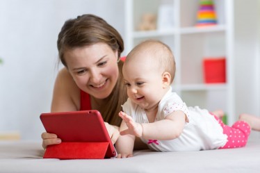 Crianças com menos de 2 anos não devem ter contato com telas digitais