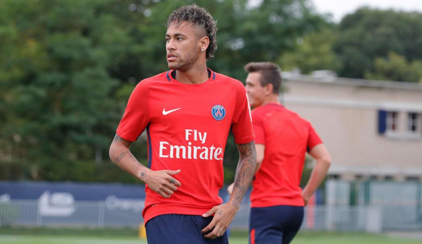 Neymar treina pela 1ª vez com colegas no PSG