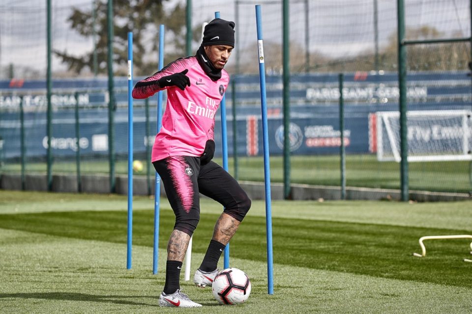 Mais de 2 meses depois, Neymar volta a treinar no PSG