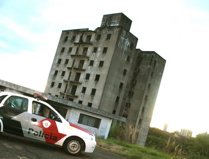 Foragido é preso em prédio abandonado no Fragata