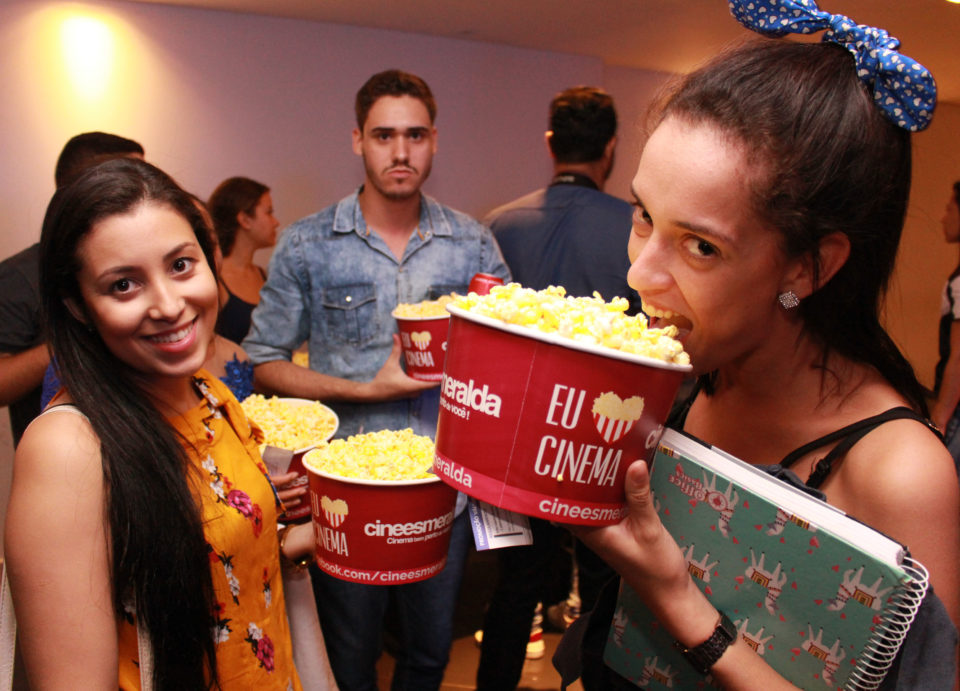 Unimar leva alunos do trote solidário para assistir ‘Os Vingadores’