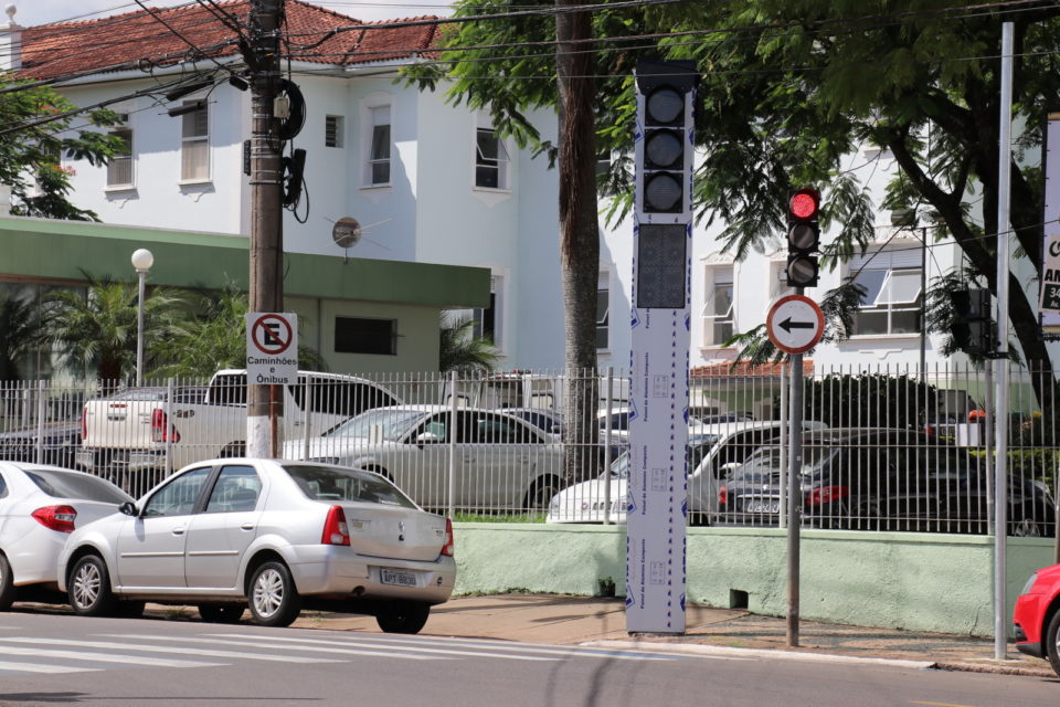 Emdurb instala novos semáforos em diversos pontos da cidade